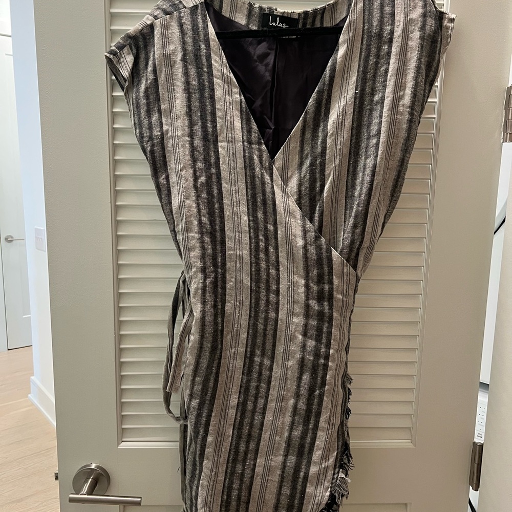 Lulu's Elegant Black and Gray Dress